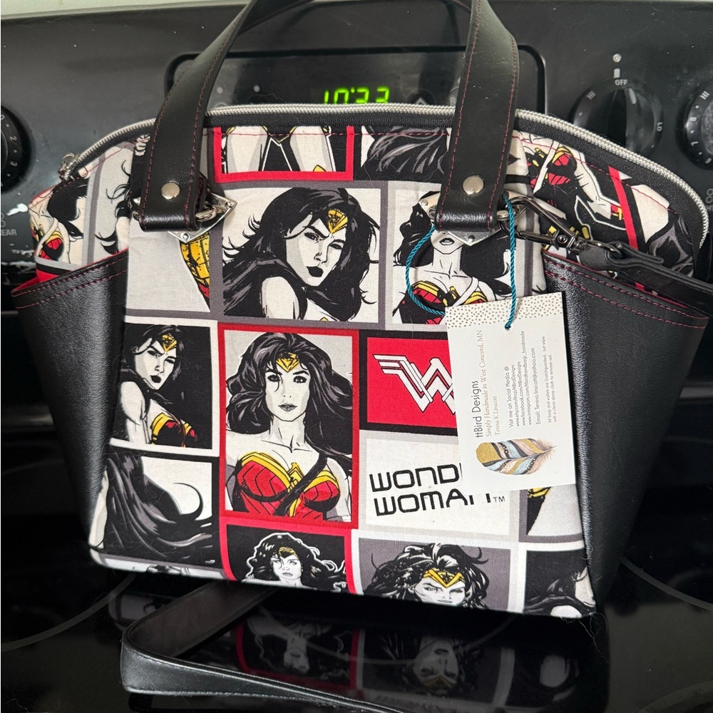 Wonder Woman Graphic Handbag - Black and Red
